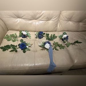 Decorative artificial flowers